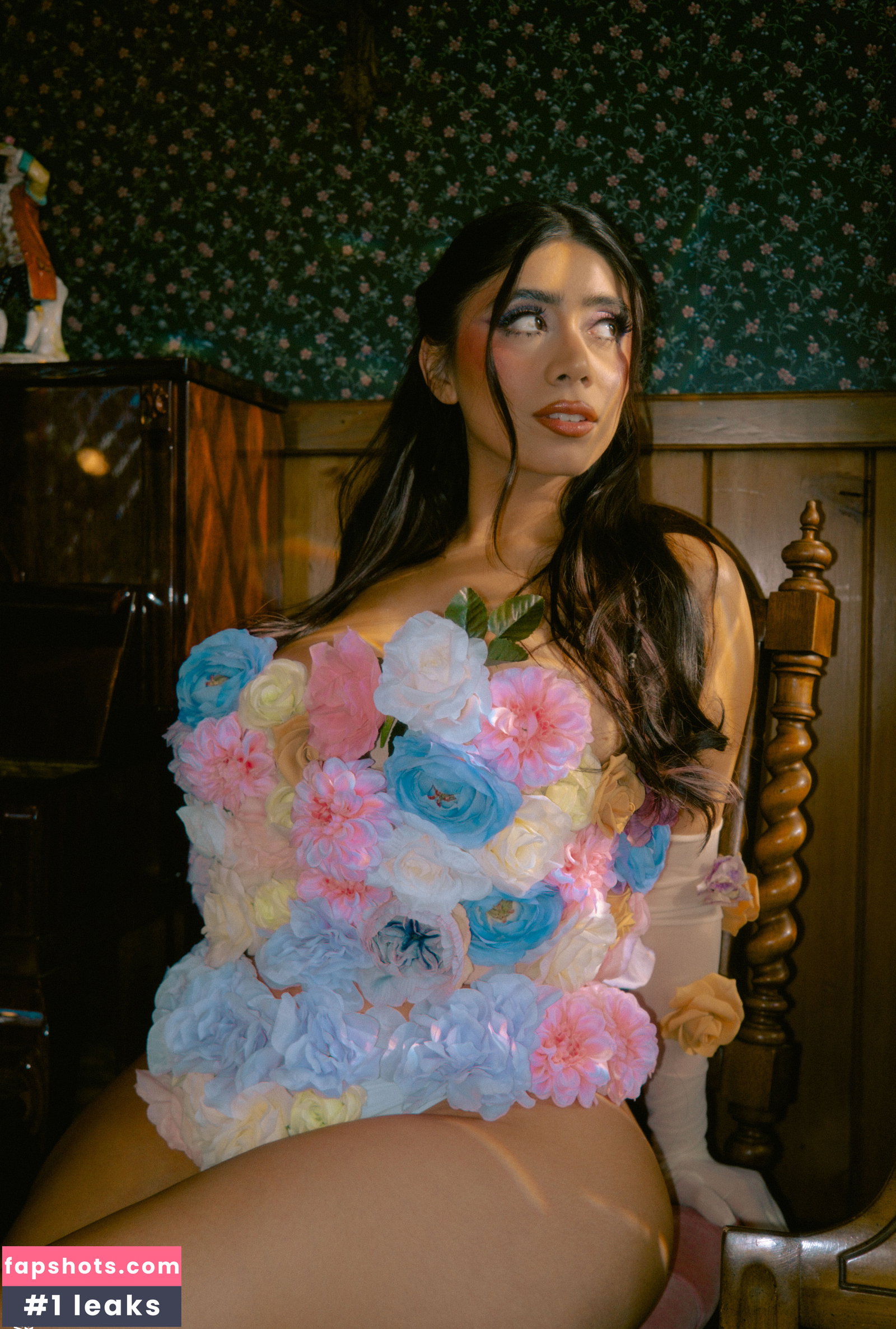 Violet Myers gallery photo #3243