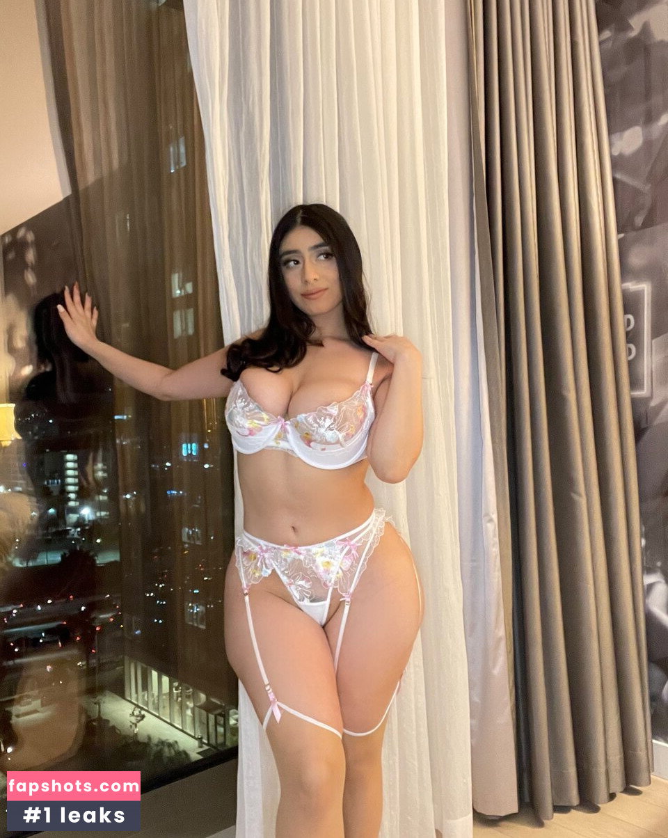 Violet Myers gallery photo #667