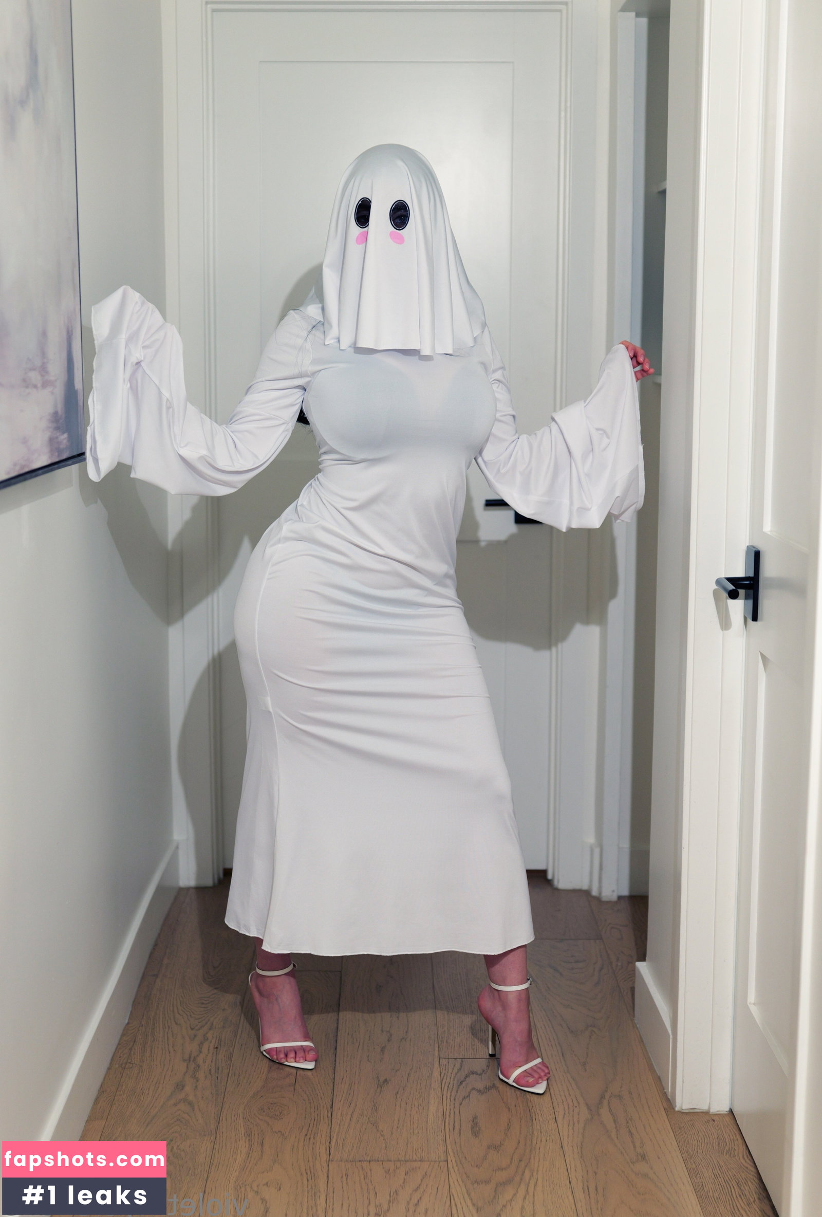 Violet Myers gallery photo #1394