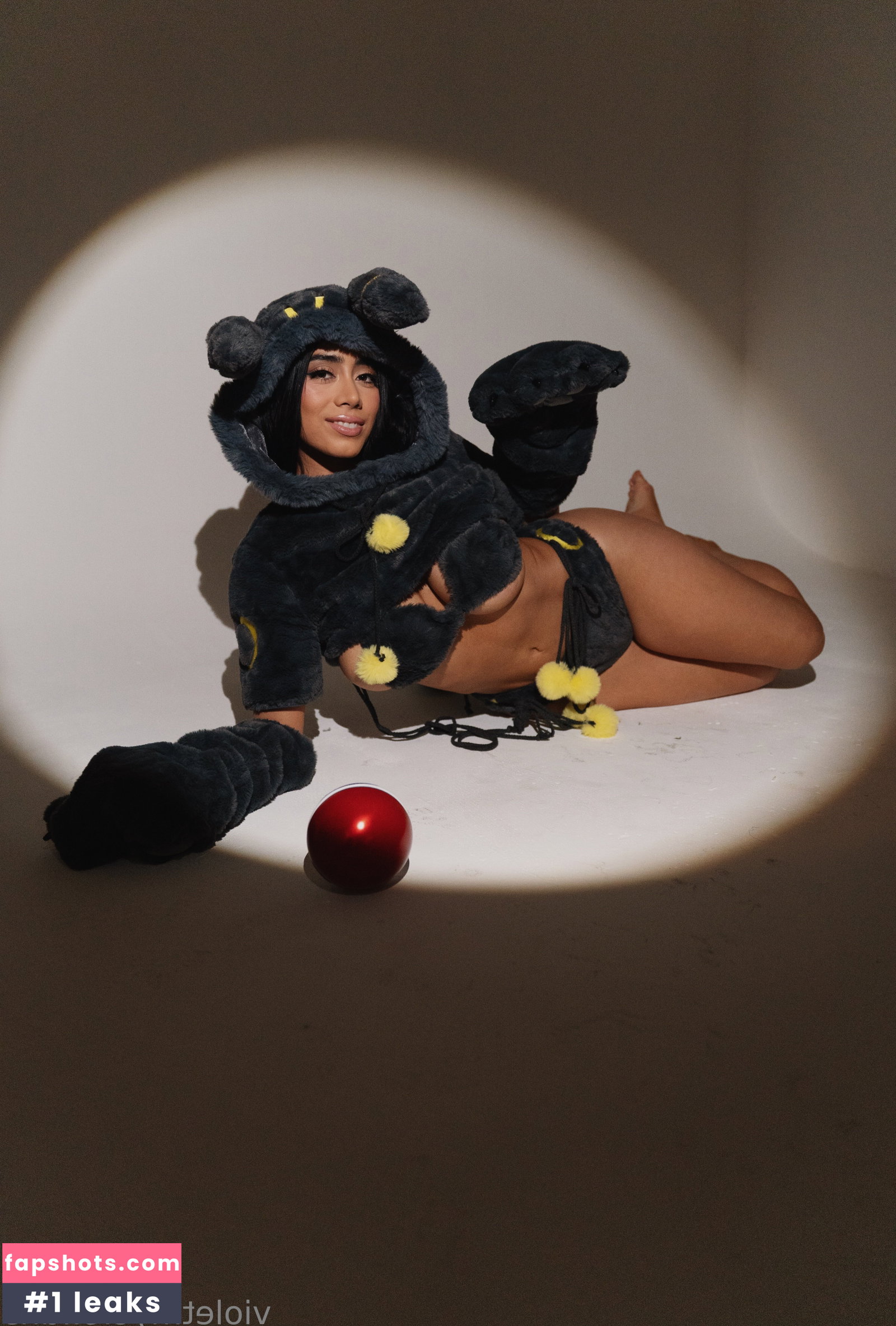 Violet Myers gallery photo #1038
