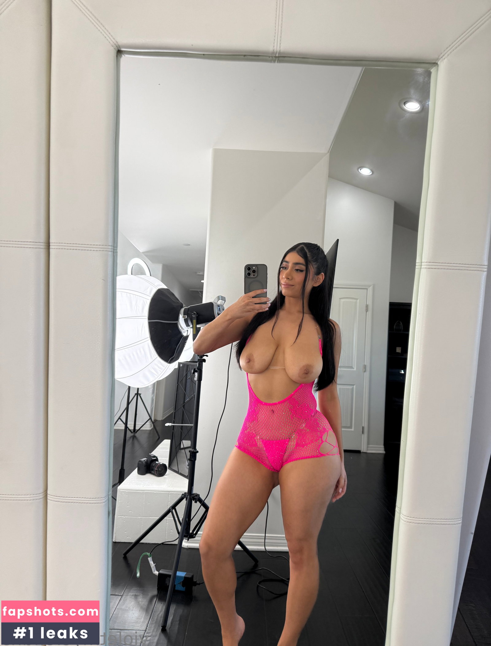Violet Myers gallery photo #651