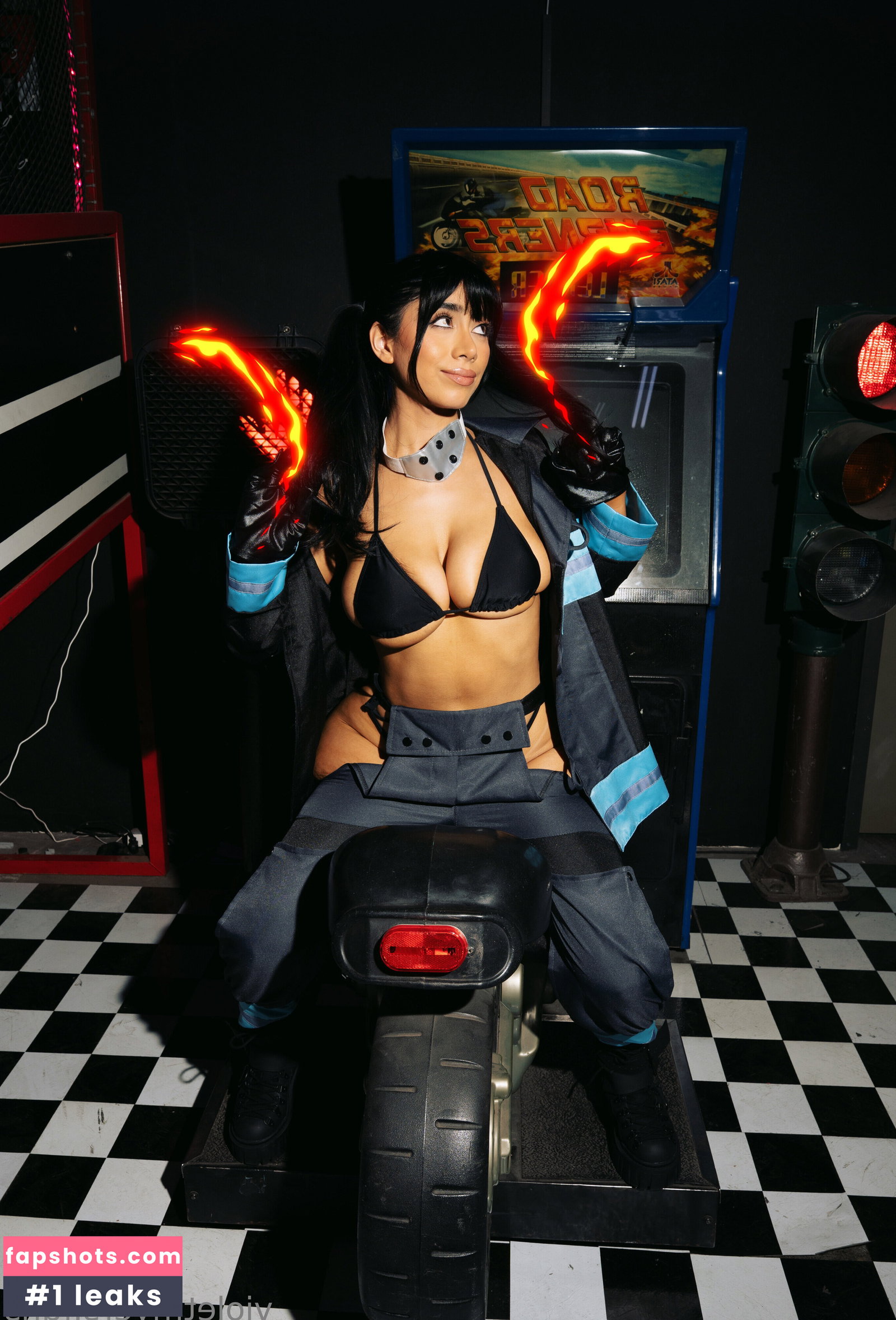 Violet Myers gallery photo #336