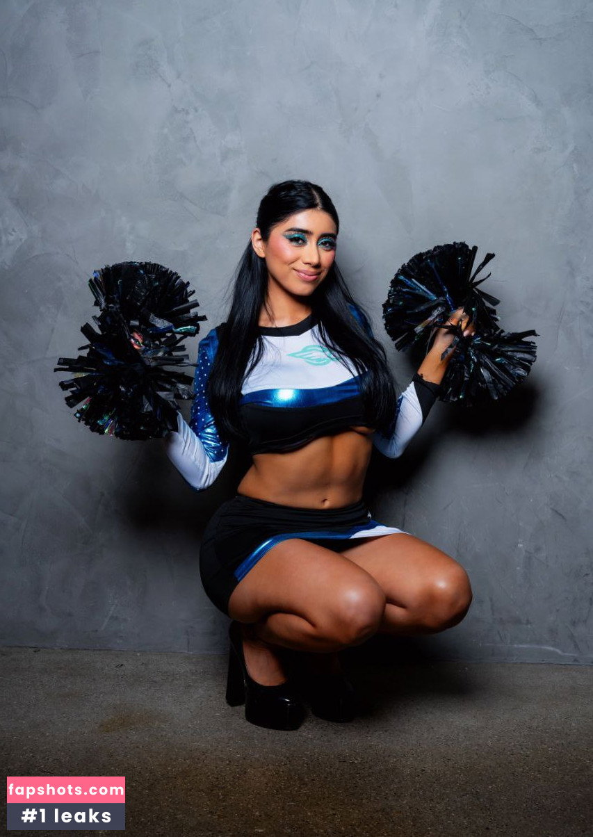 Violet Myers gallery photo #1461