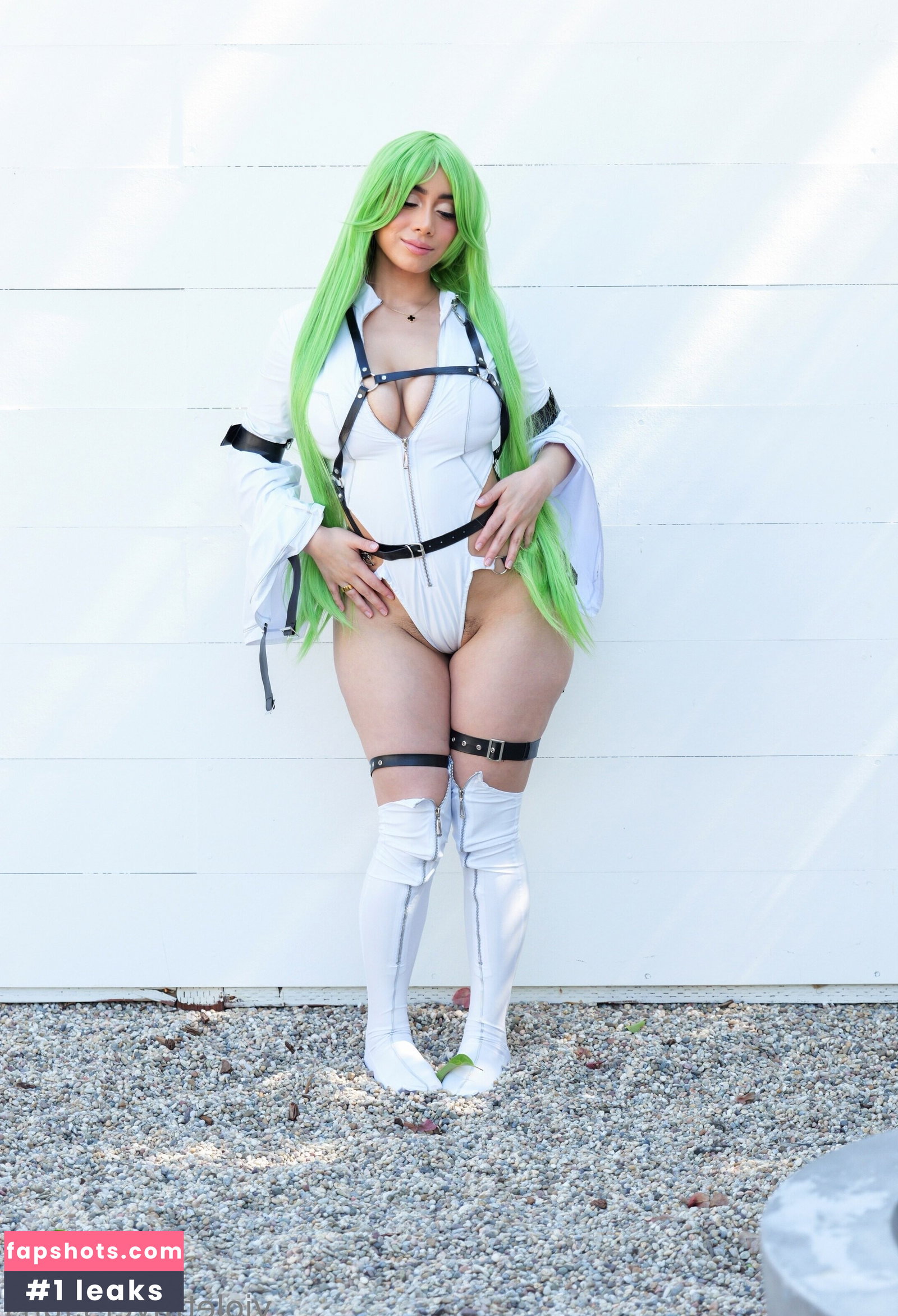 Violet Myers gallery photo #842