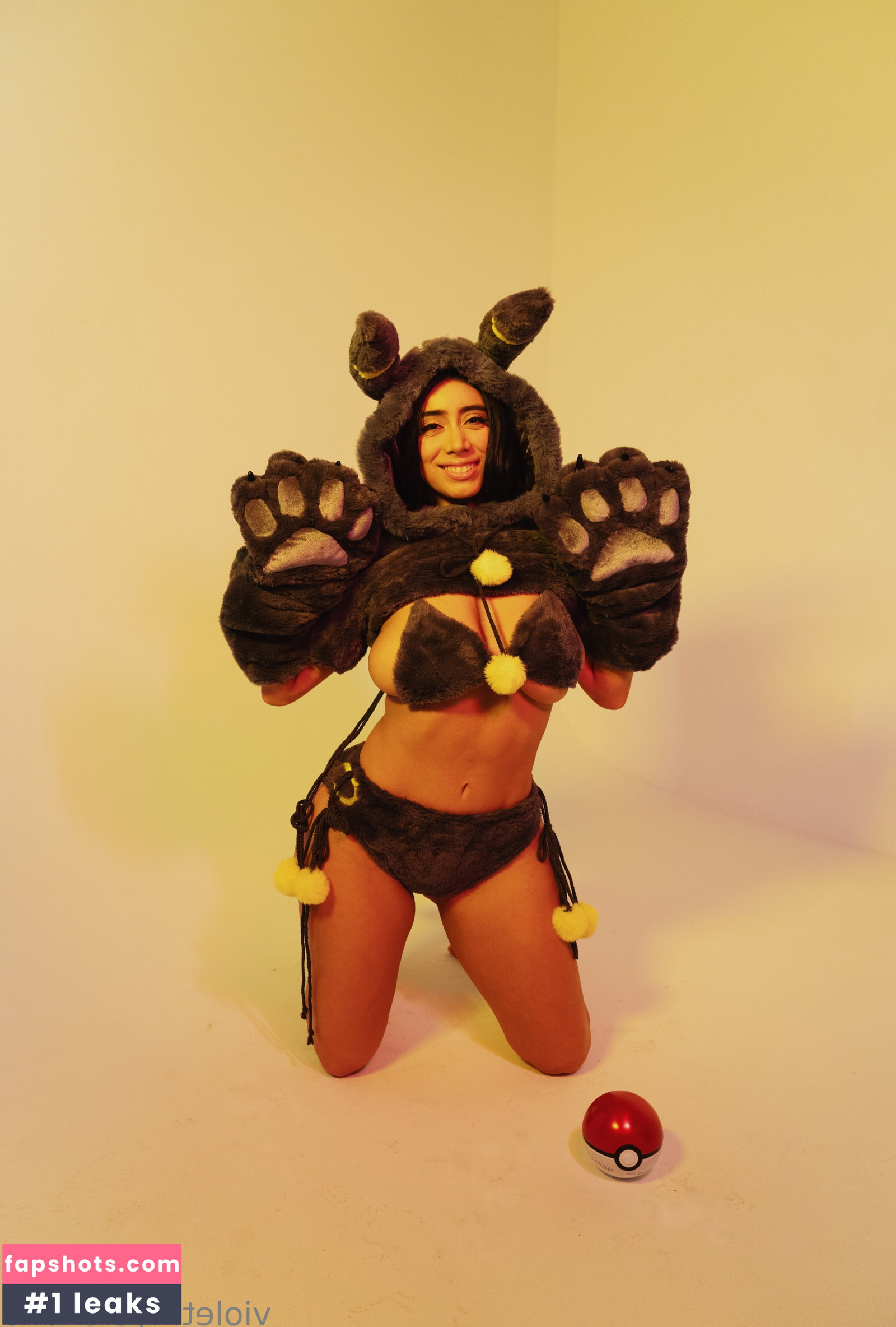Violet Myers gallery photo #2790