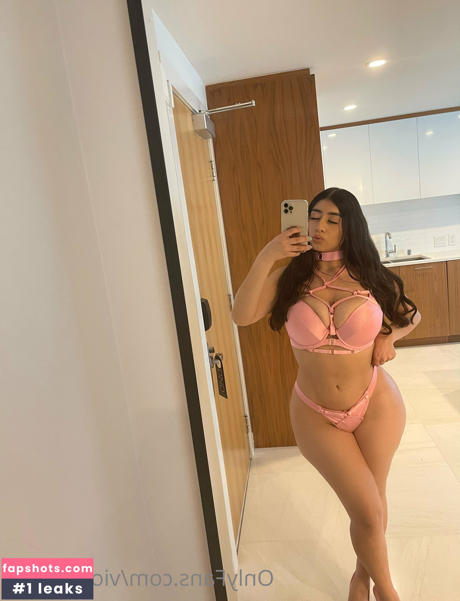 Violet Myers gallery photo #704