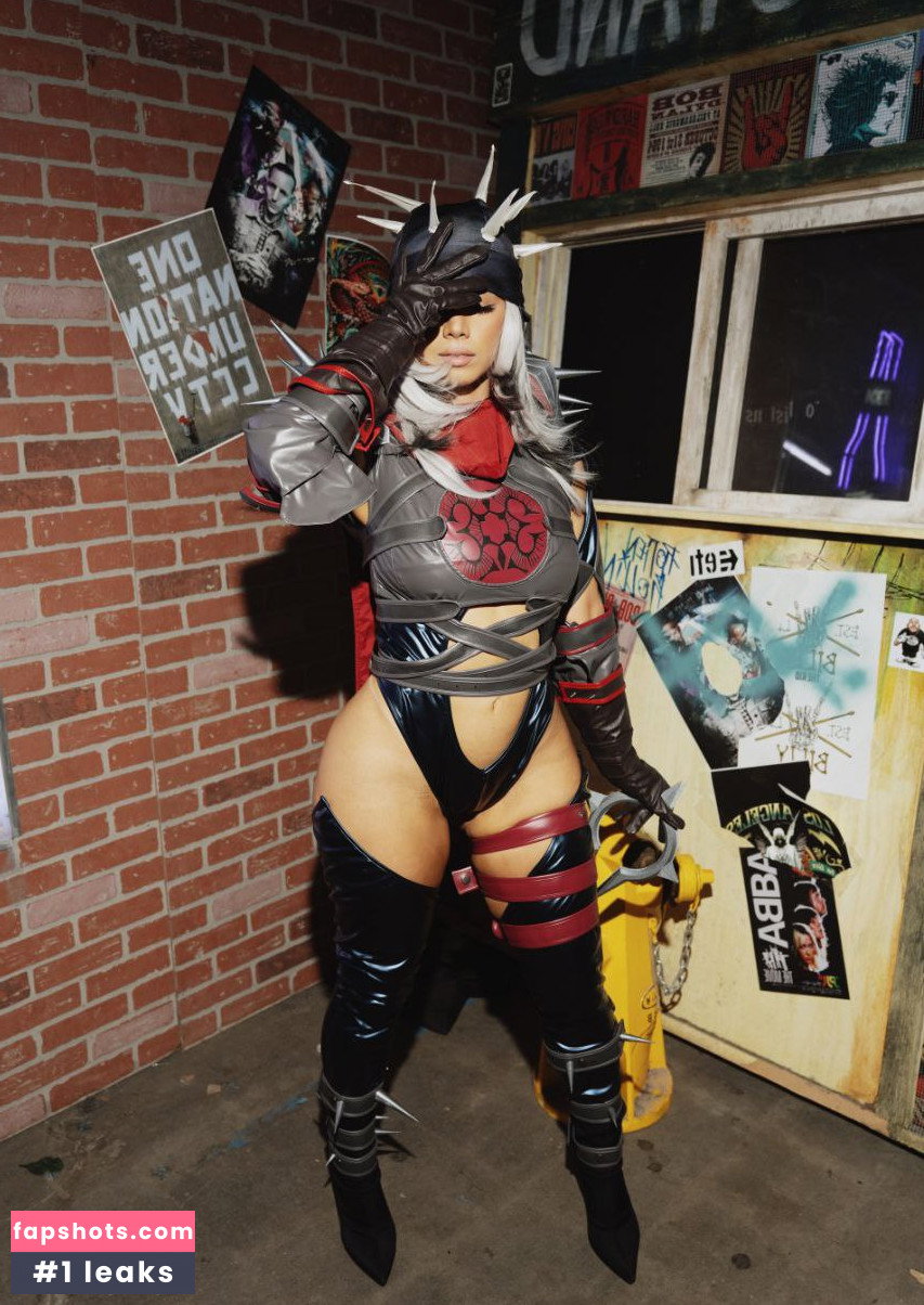 Violet Myers gallery photo #2703