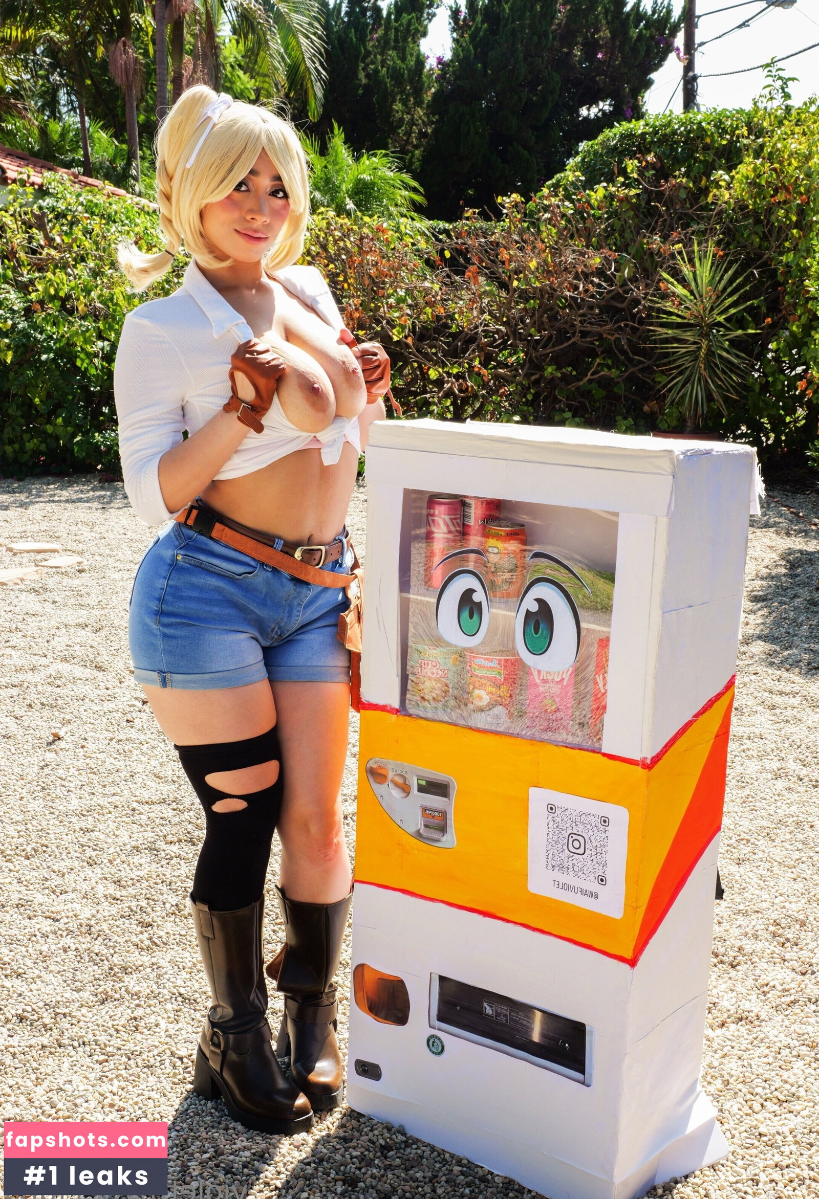 Violet Myers gallery photo #2339