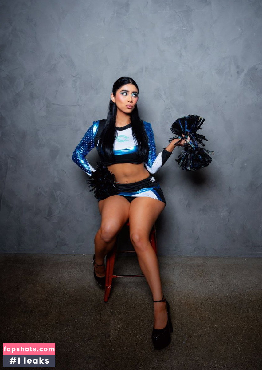 Violet Myers gallery photo #2645