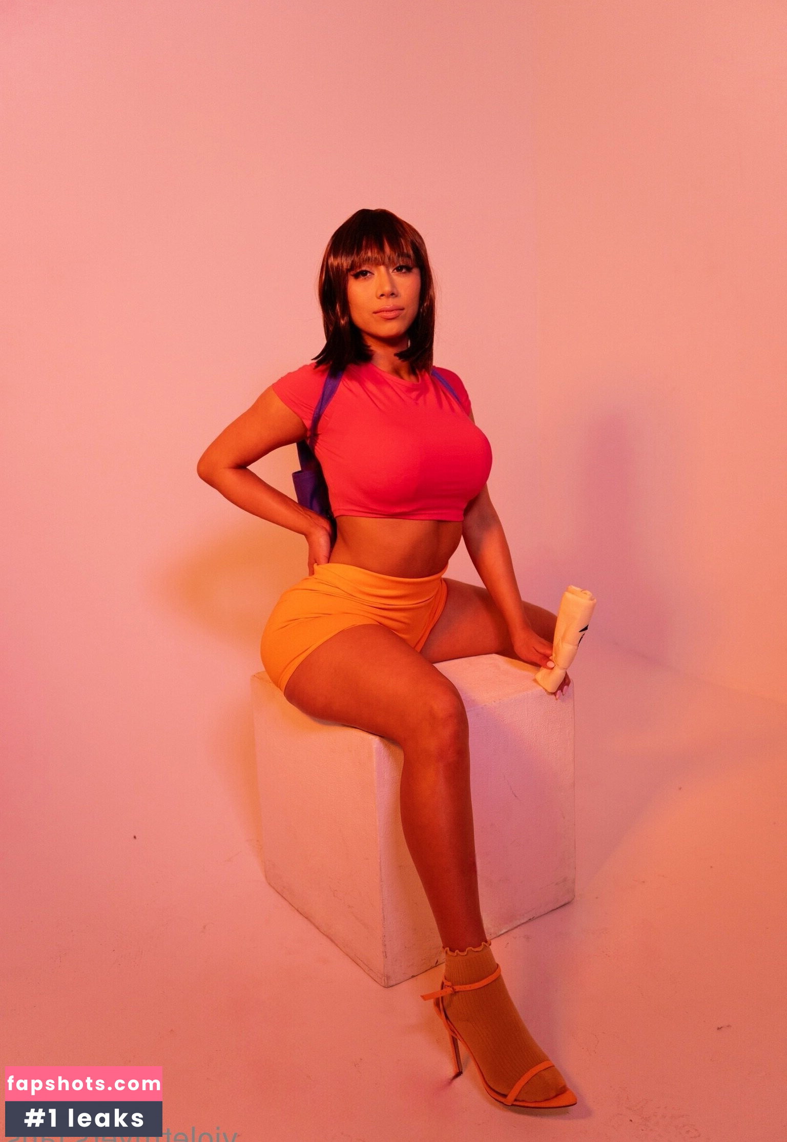 Violet Myers gallery photo #1376