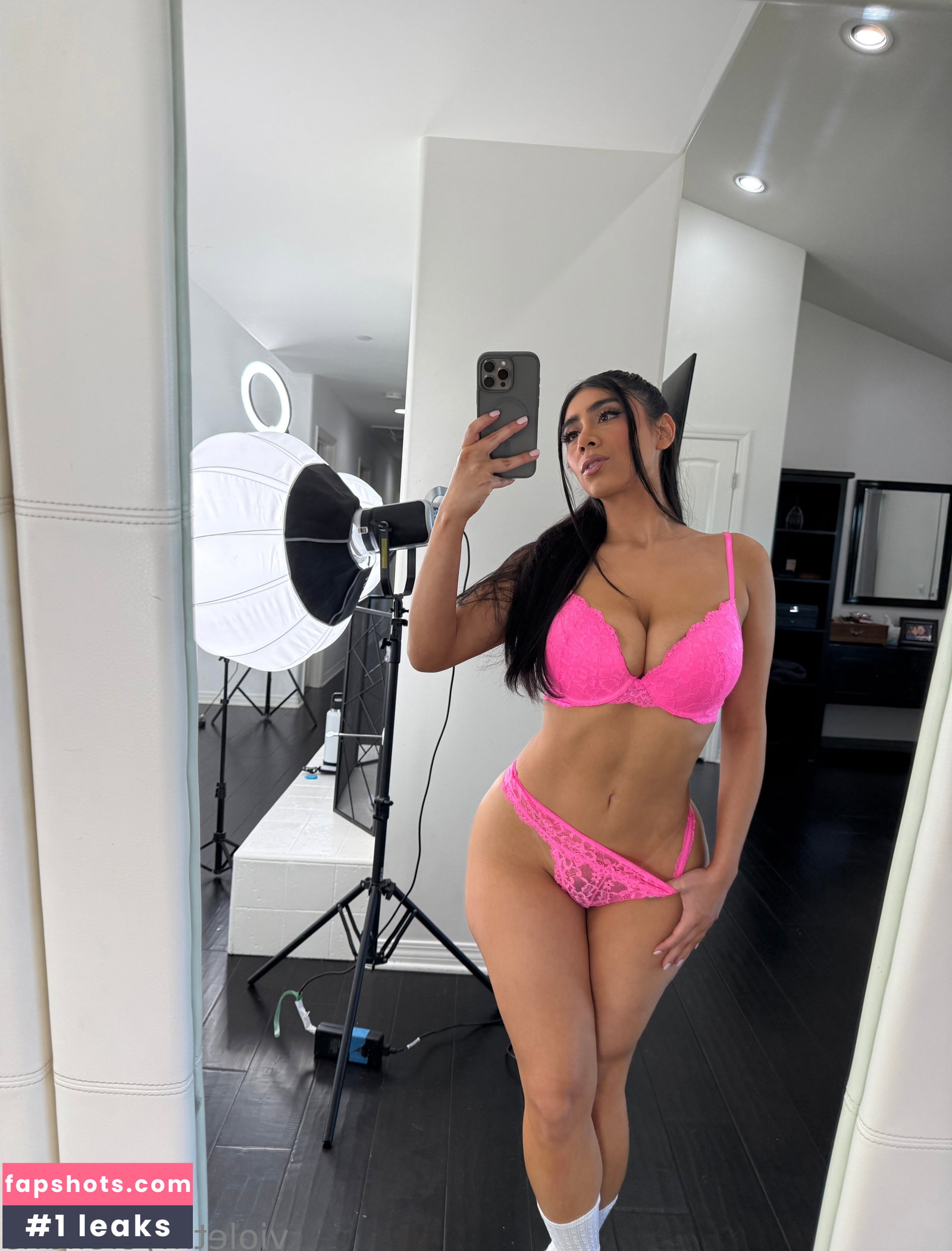 Violet Myers gallery photo #459