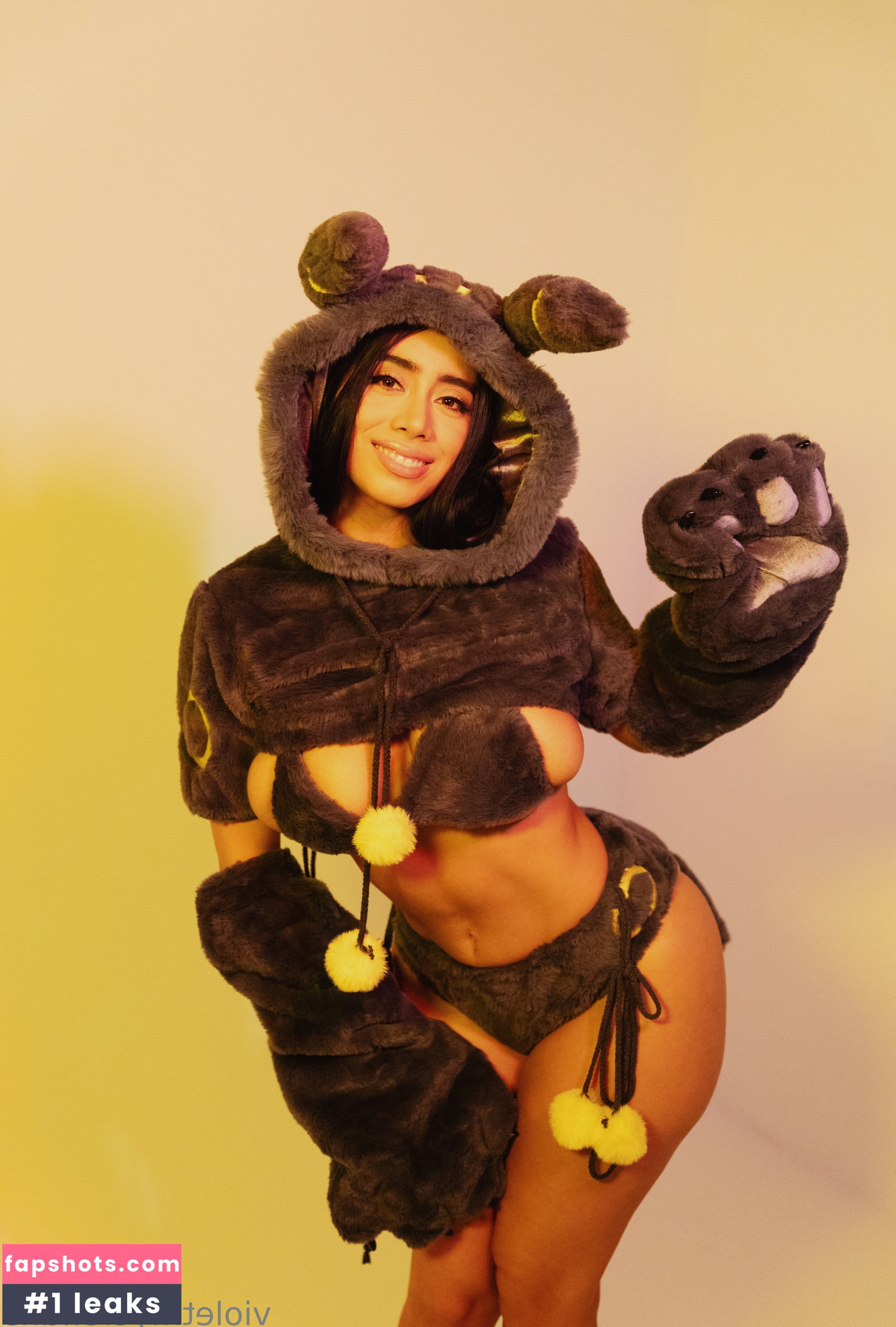 Violet Myers gallery photo #3224