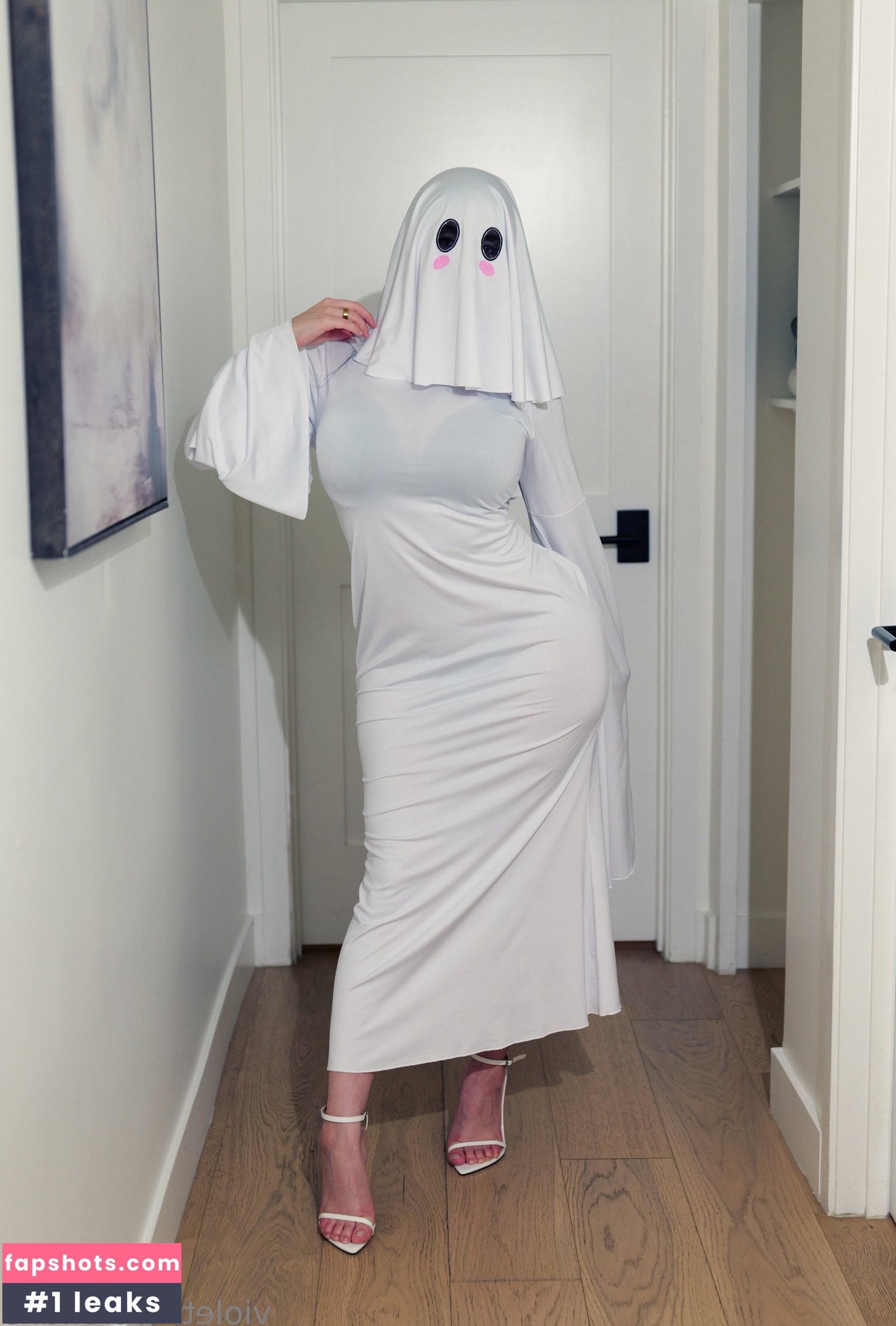 Violet Myers gallery photo #2434