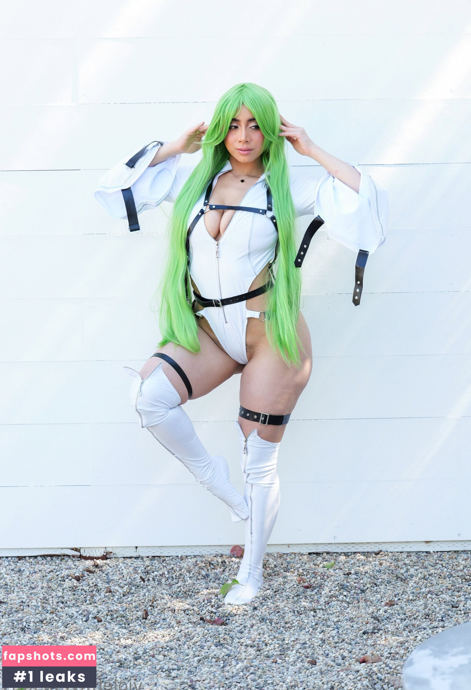 Violet Myers gallery photo #1684