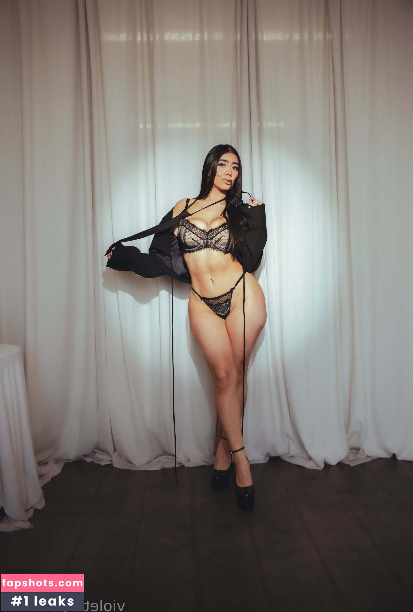 Violet Myers gallery photo #1219