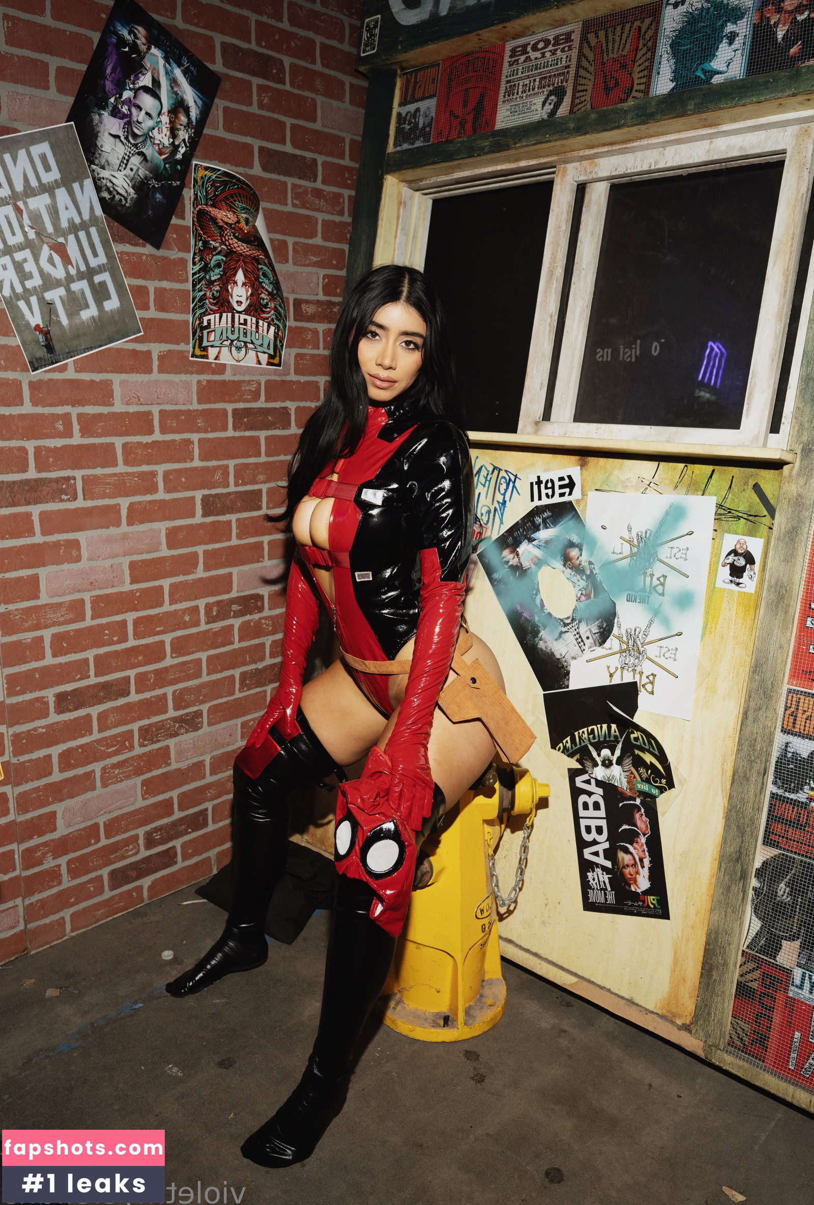 Violet Myers gallery photo #1060