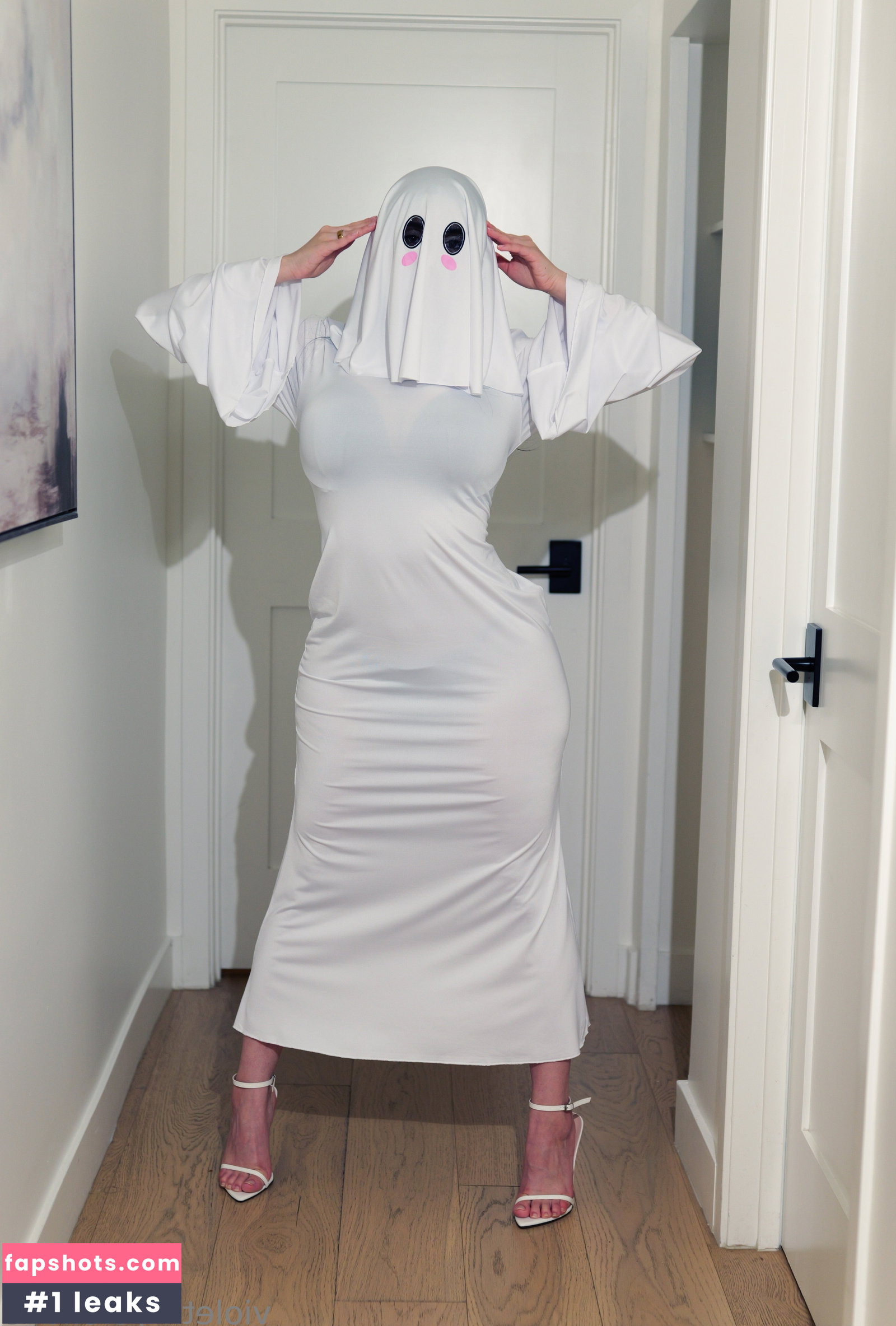 Violet Myers gallery photo #817