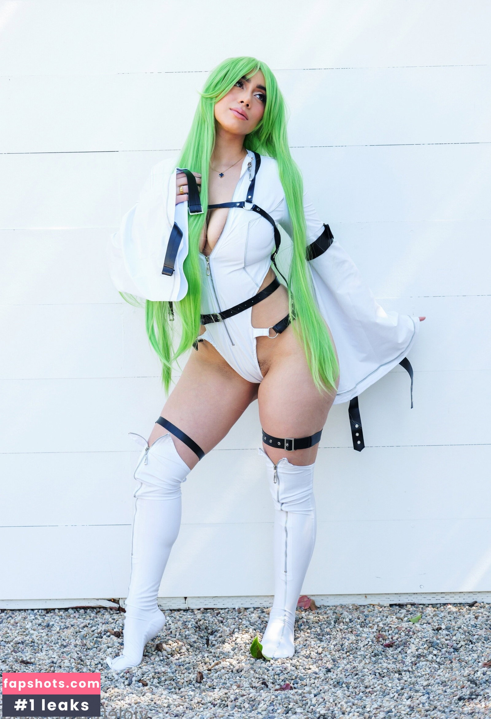 Violet Myers gallery photo #3985