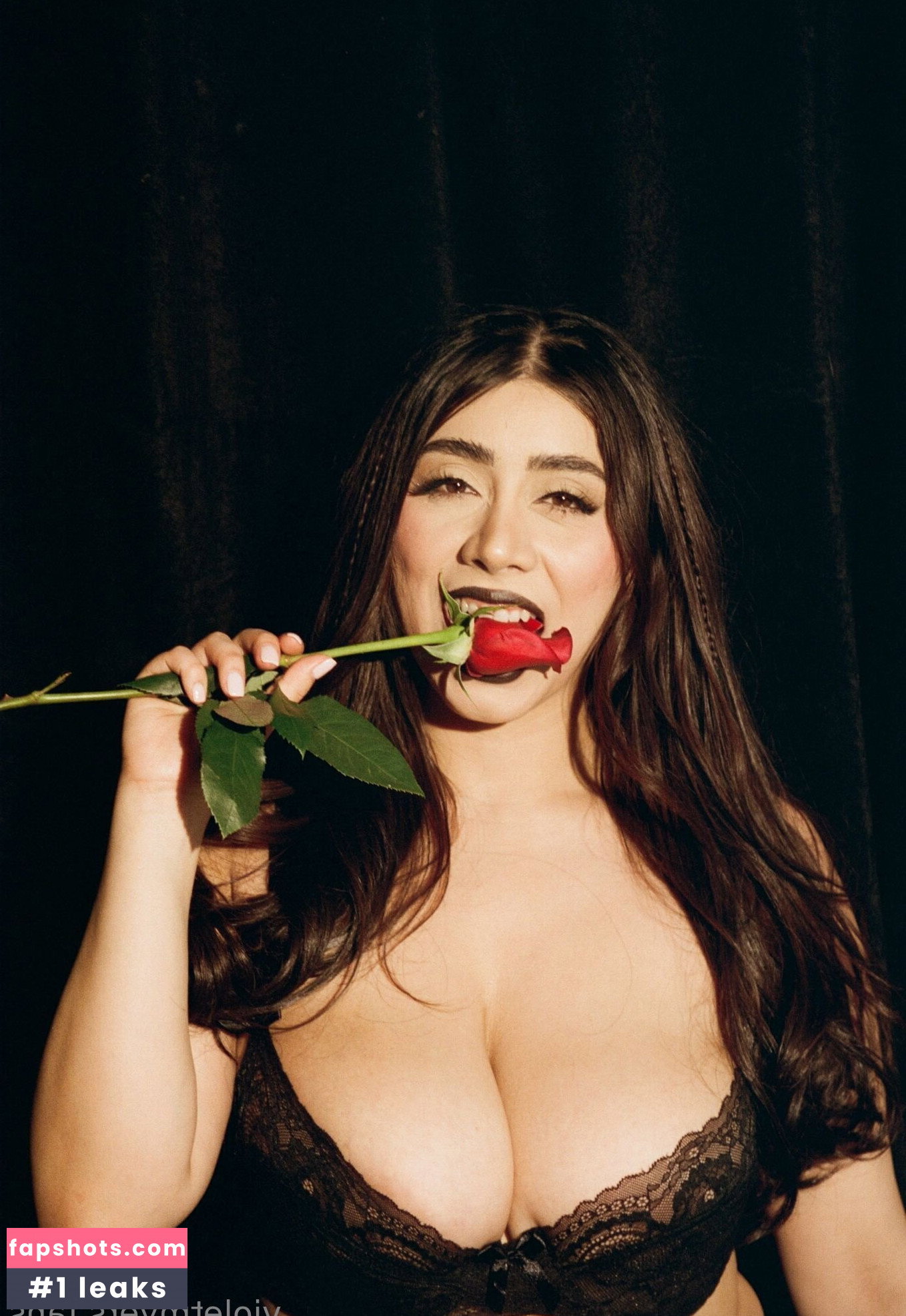 Violet Myers gallery photo #3752