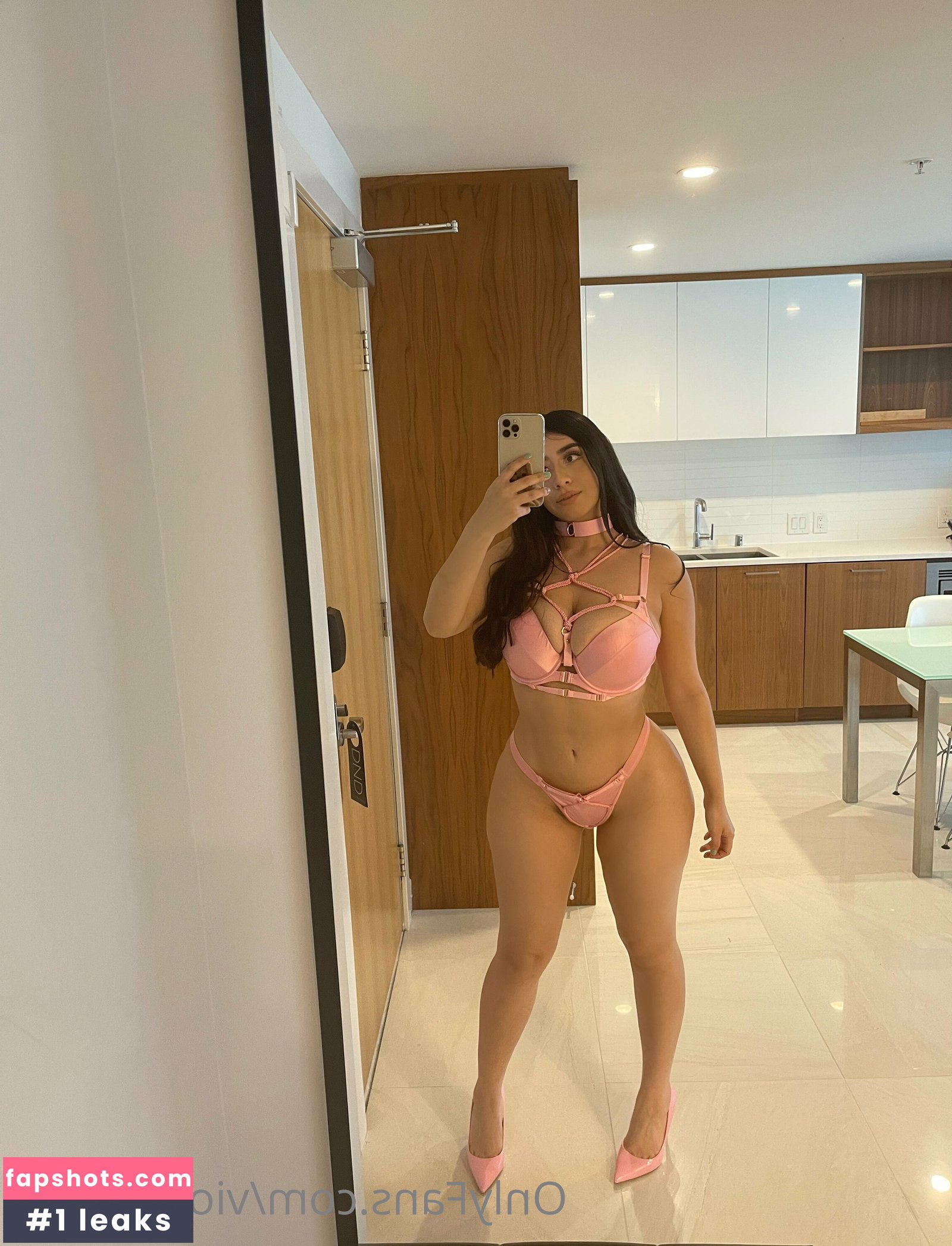Violet Myers gallery photo #4091