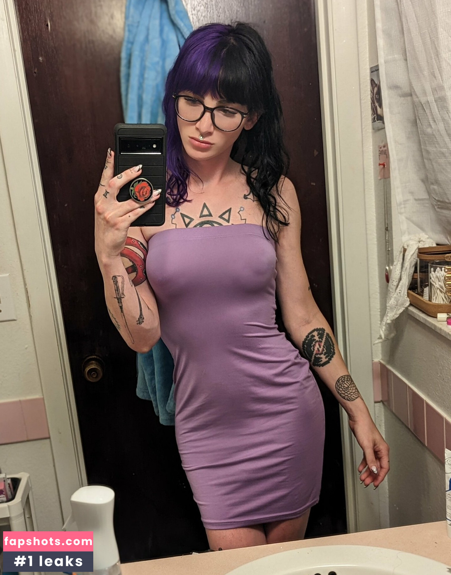 Violet Valentine gallery photo #4