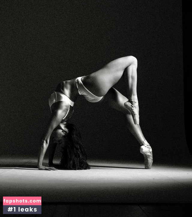 Violetta Komyshan gallery photo #31