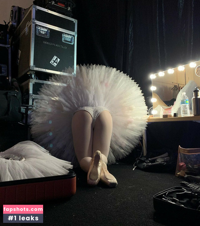 Violetta Komyshan gallery photo #37