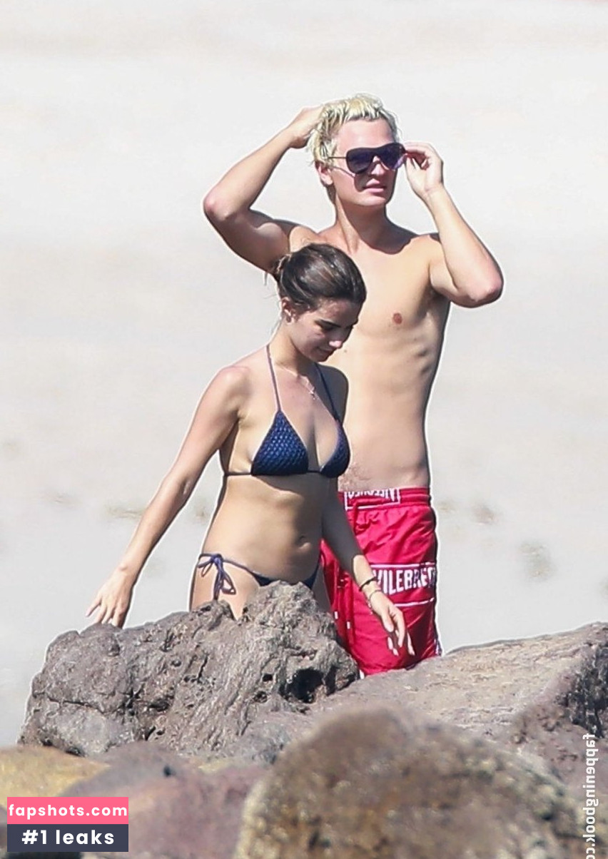 Violetta Komyshan gallery photo #71