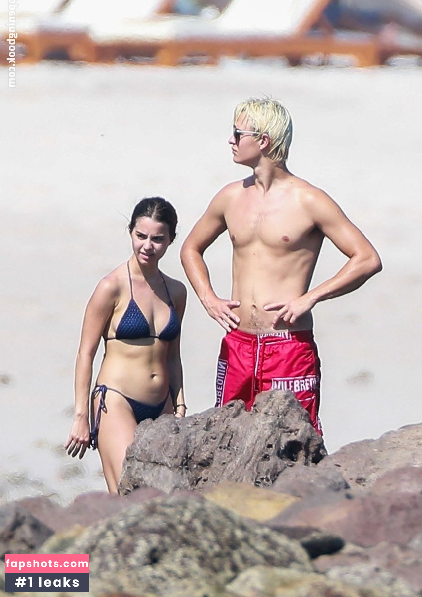 Violetta Komyshan gallery photo #75