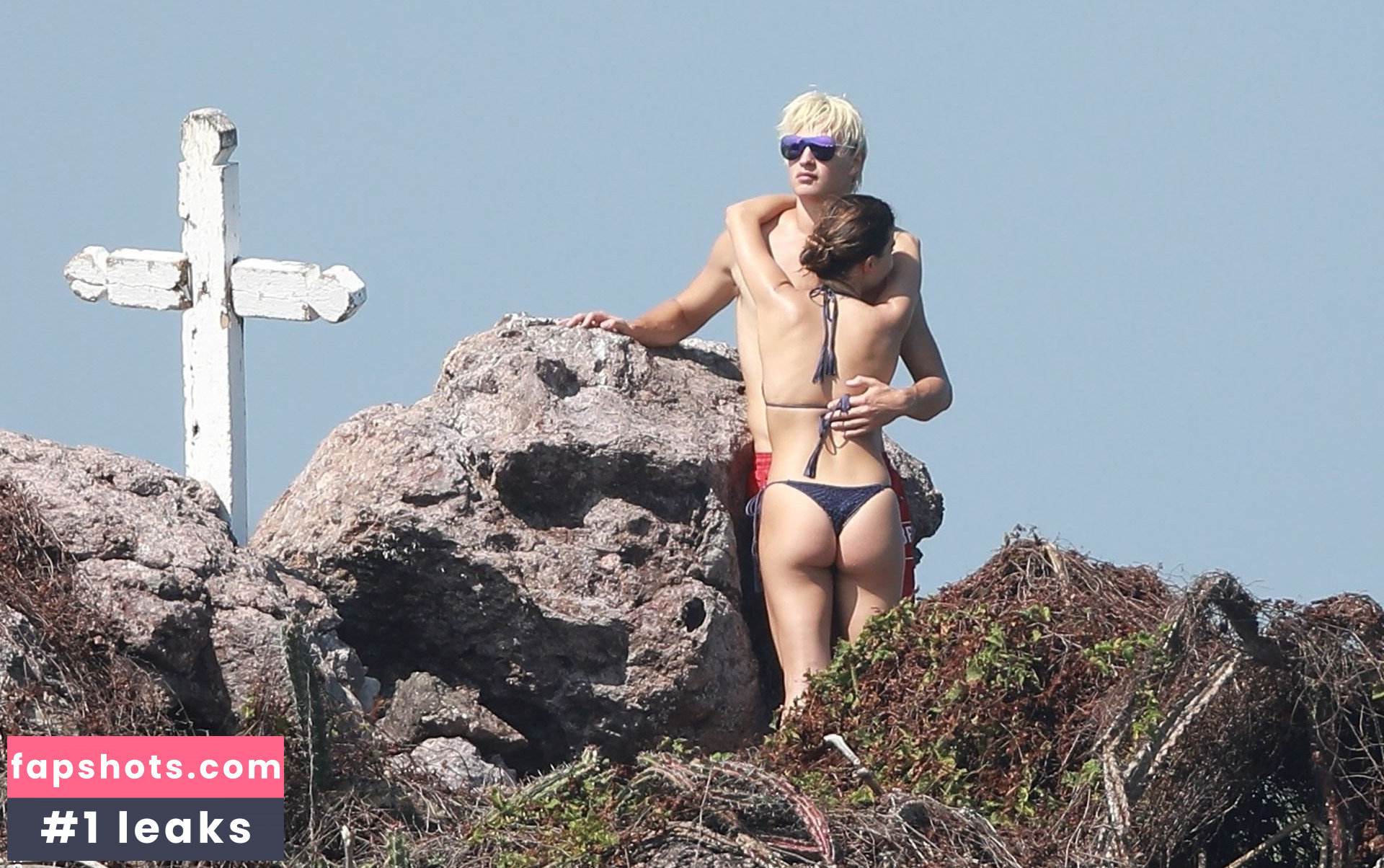 Violetta Komyshan gallery photo #77