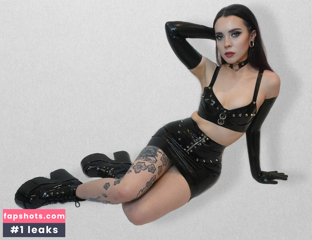 Violette gallery photo #16