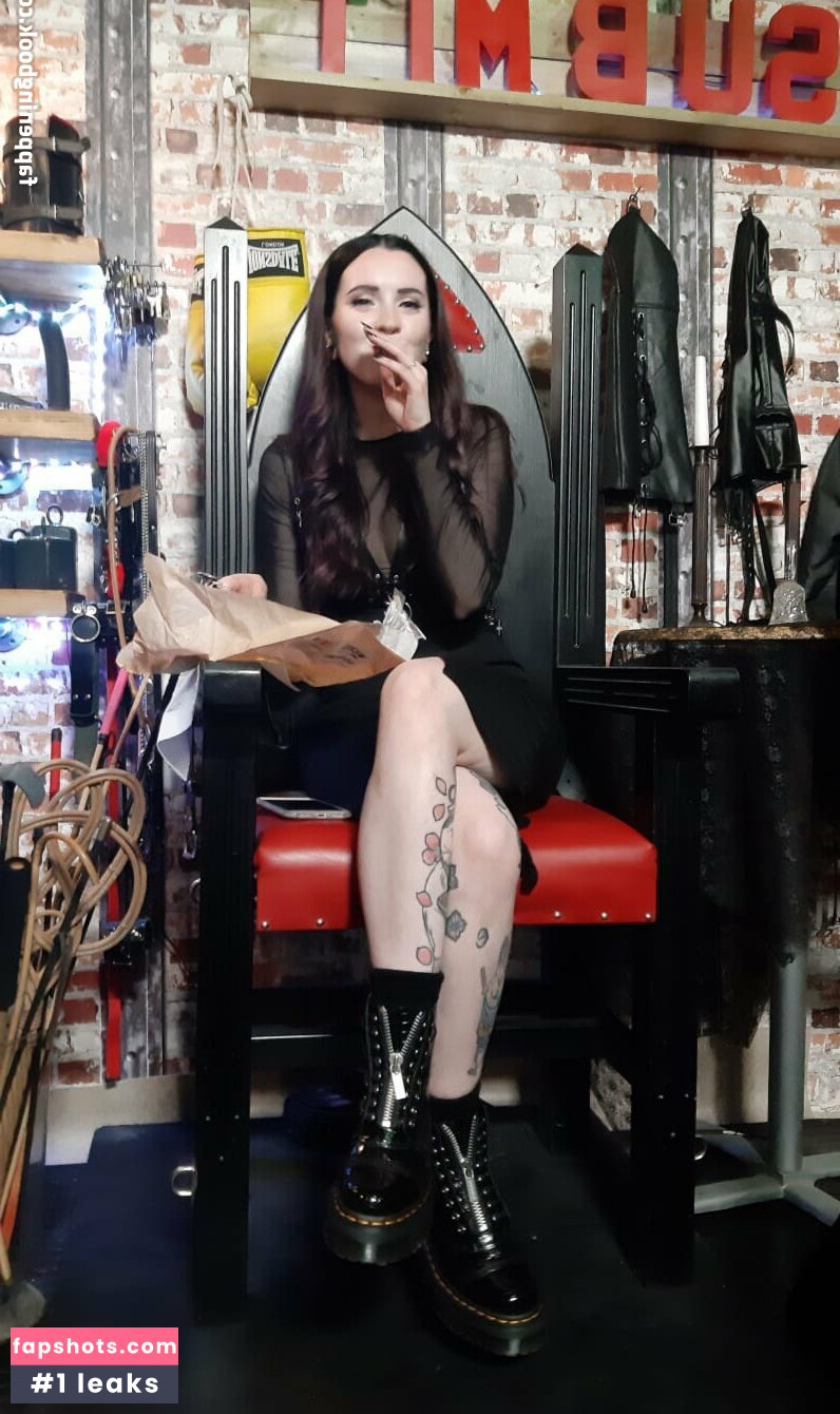 Violette gallery photo #21