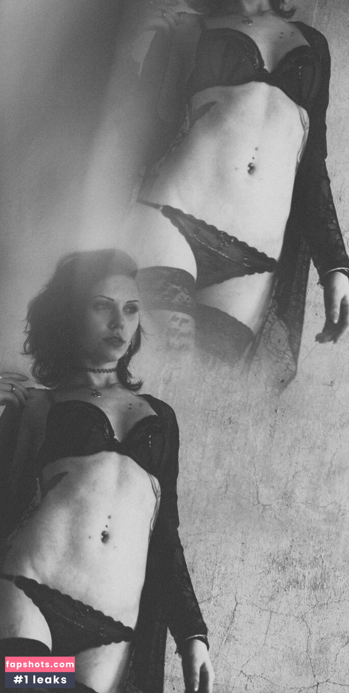 VipersDoll gallery photo #18