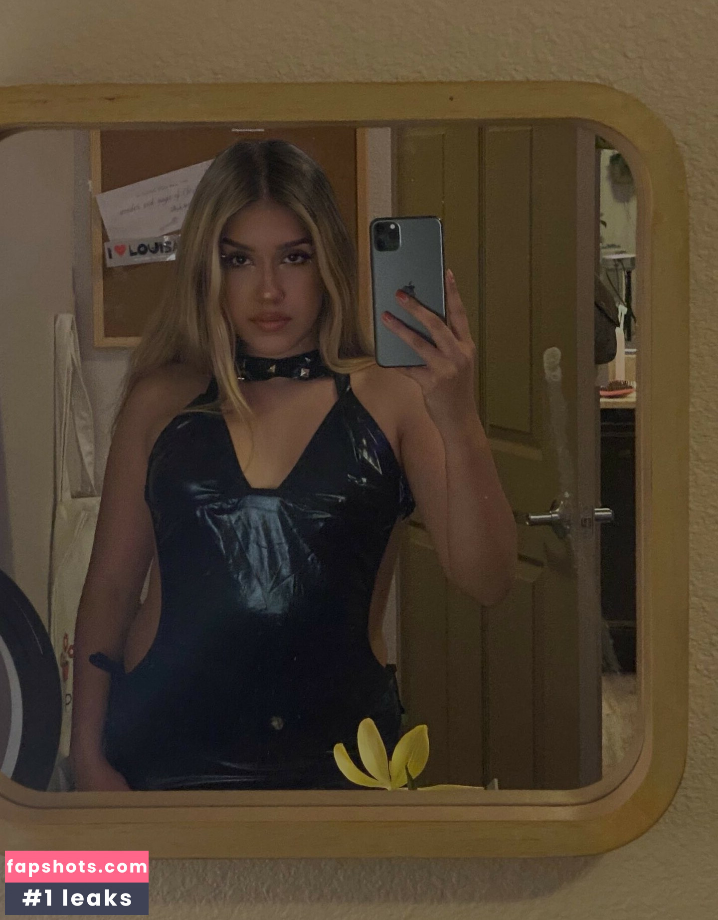 Virginhottie nude babe gallery