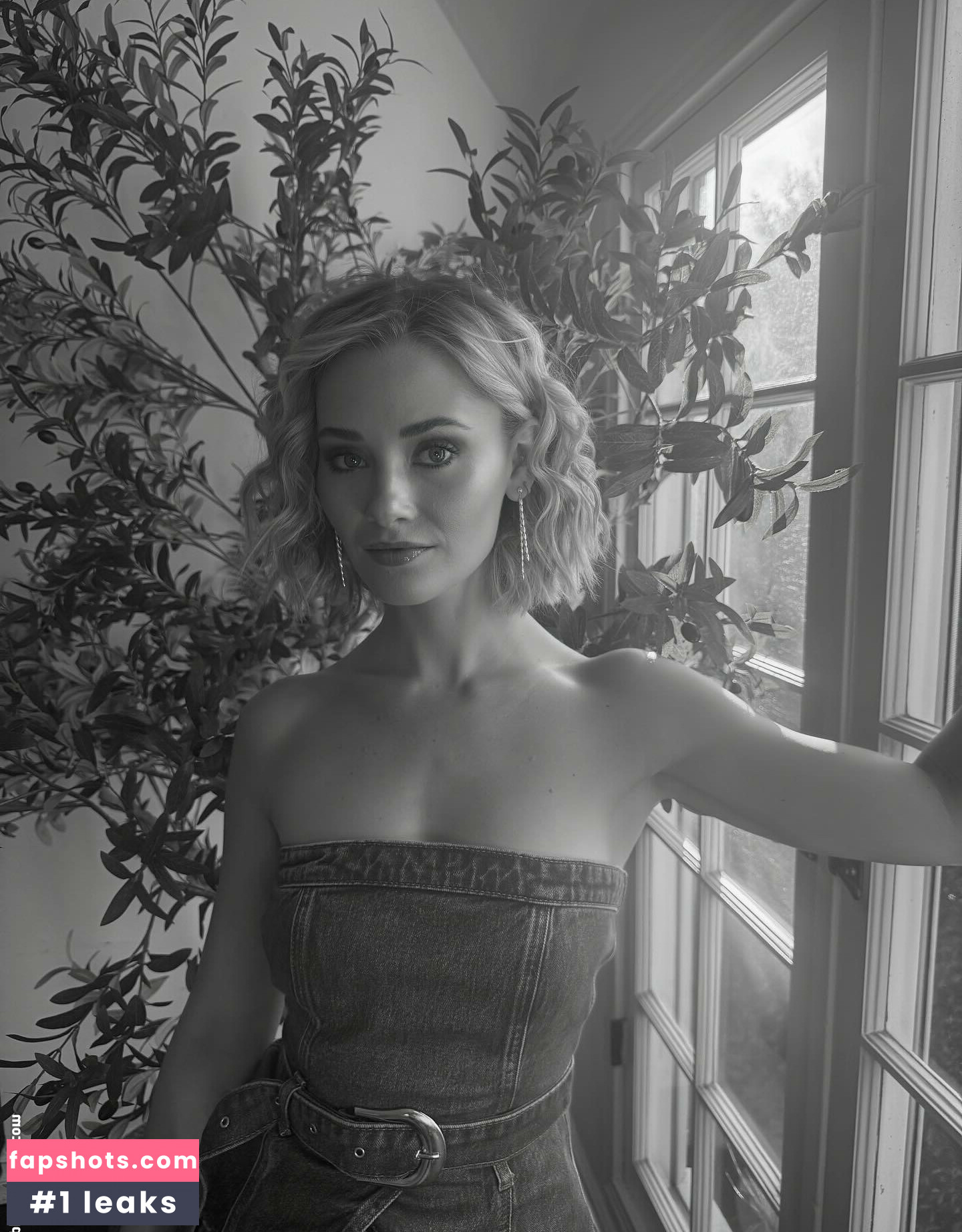 Virginia Gardner gallery photo #2