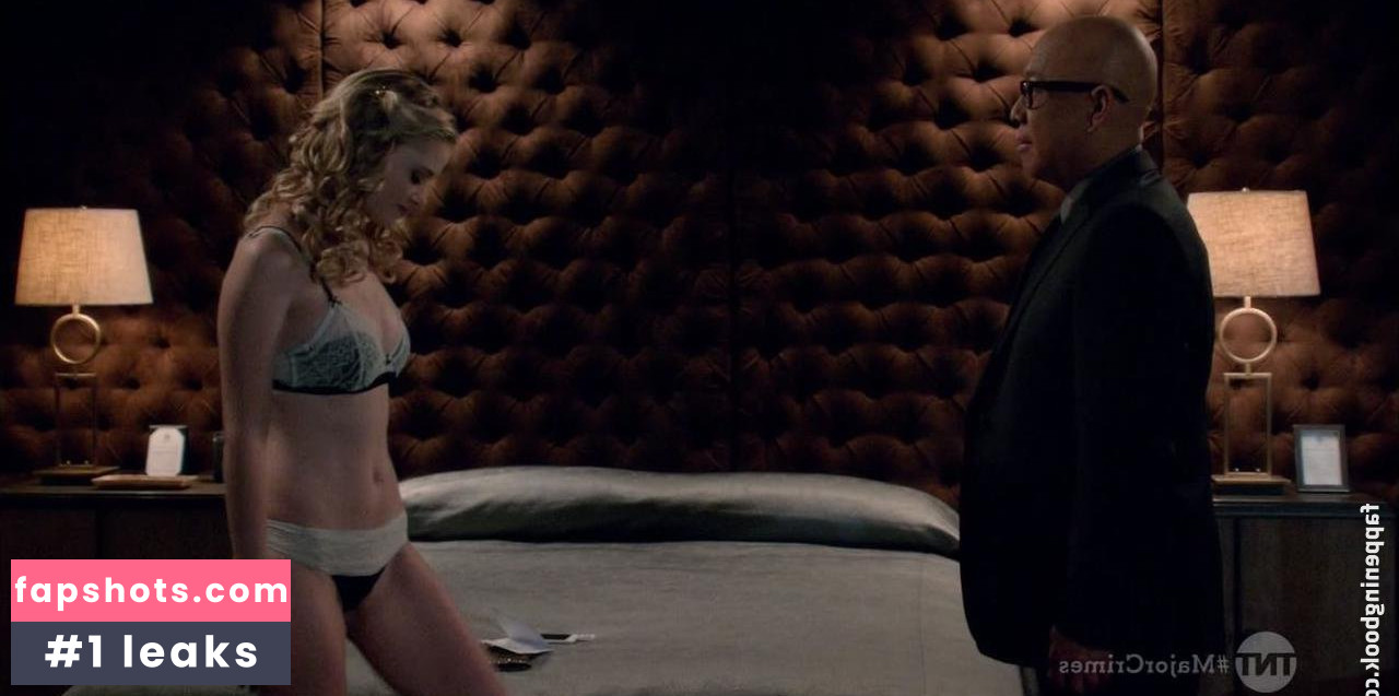 Virginia Gardner gallery photo #141