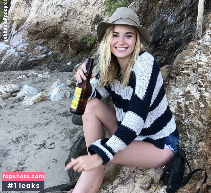 Virginia Gardner gallery photo #24