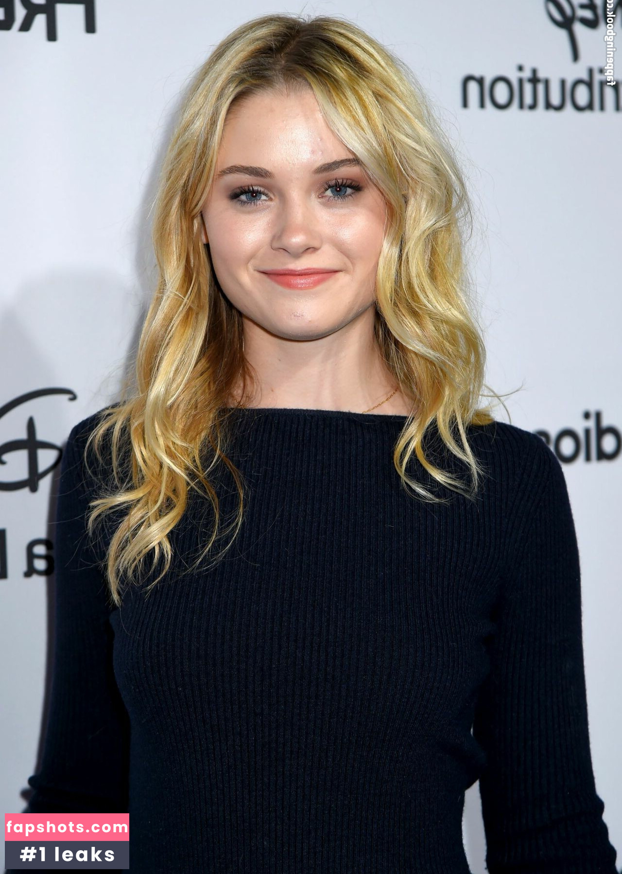 Virginia Gardner gallery photo #34