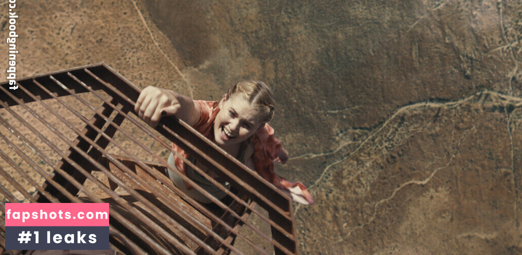 Virginia Gardner gallery photo #41