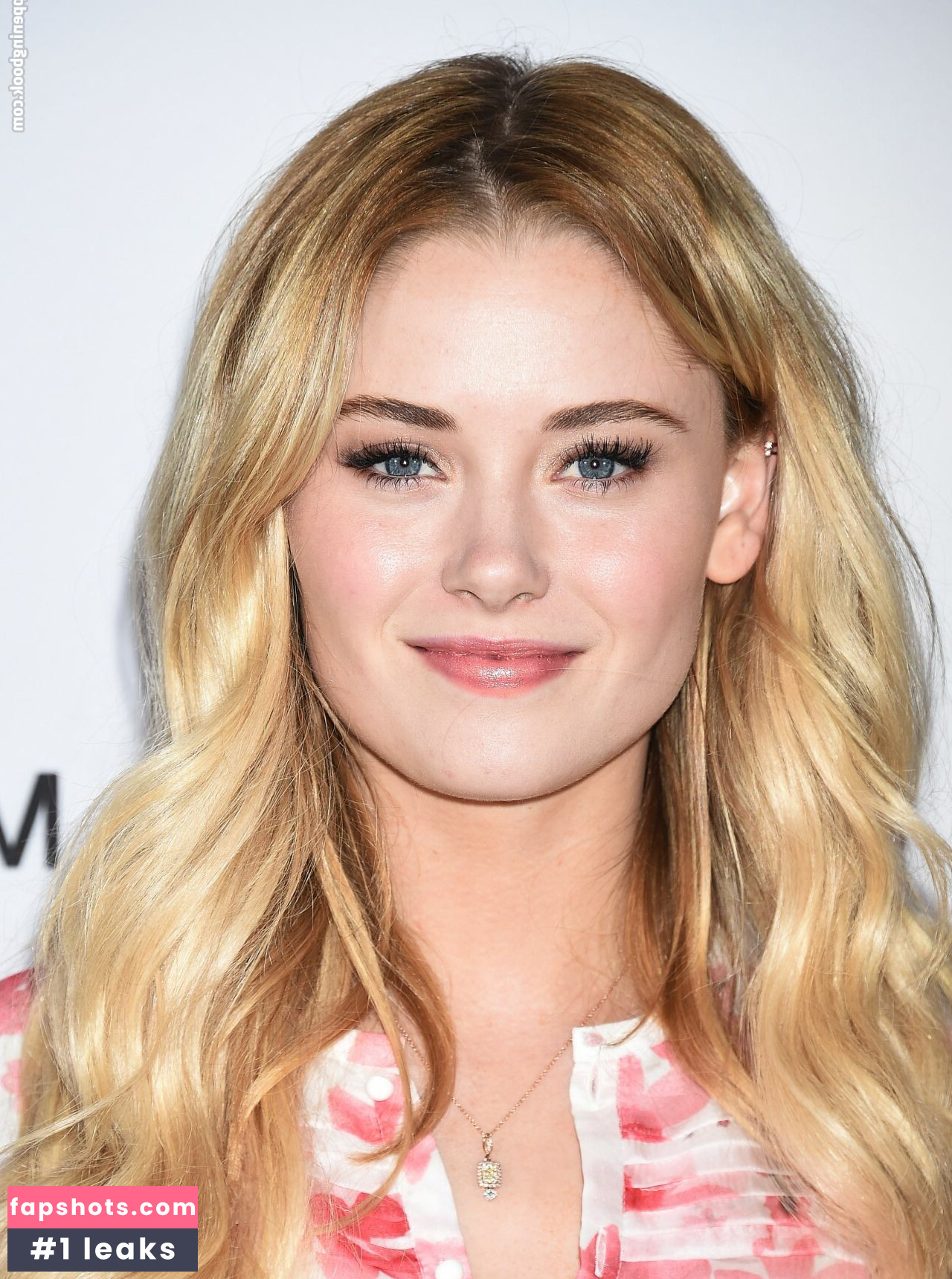 Virginia Gardner gallery photo #47