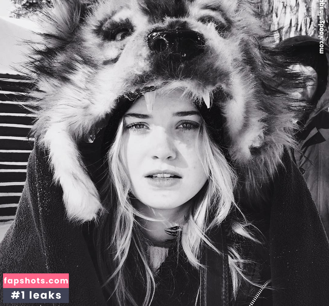 Virginia Gardner gallery photo #50