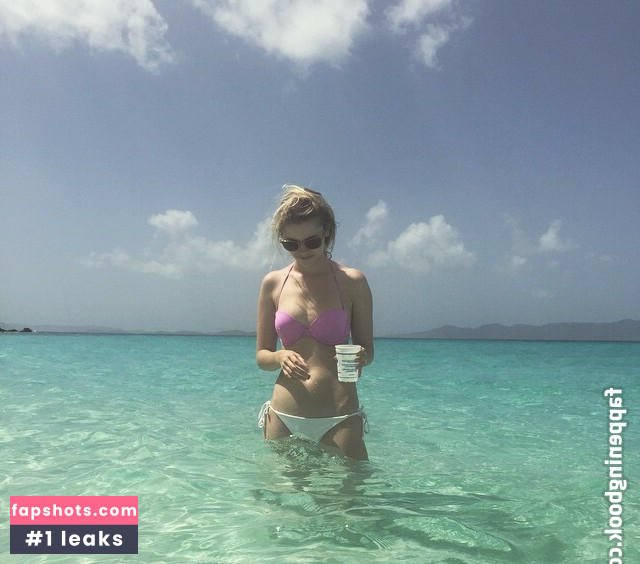 Virginia Gardner gallery photo #51