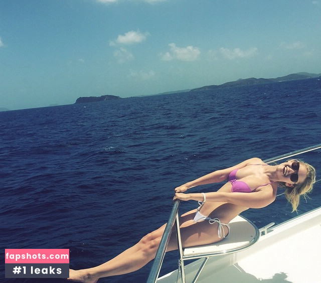 Virginia Gardner gallery photo #53