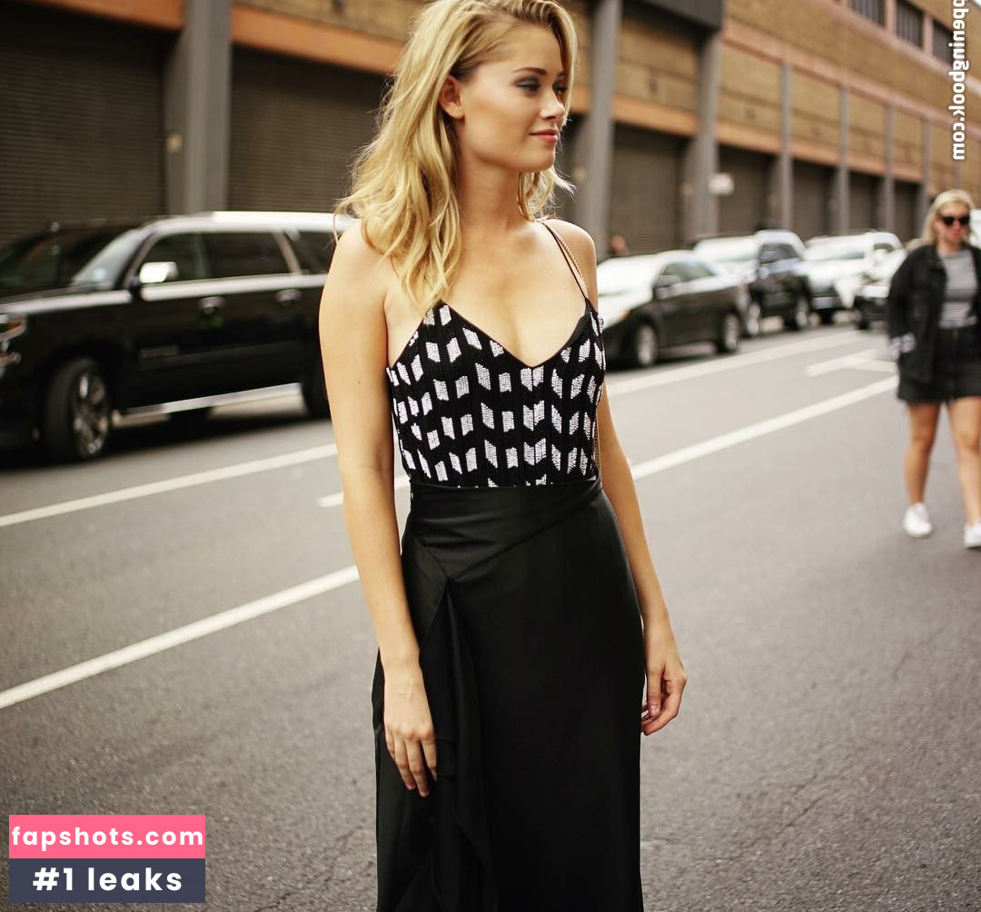 Virginia Gardner gallery photo #54