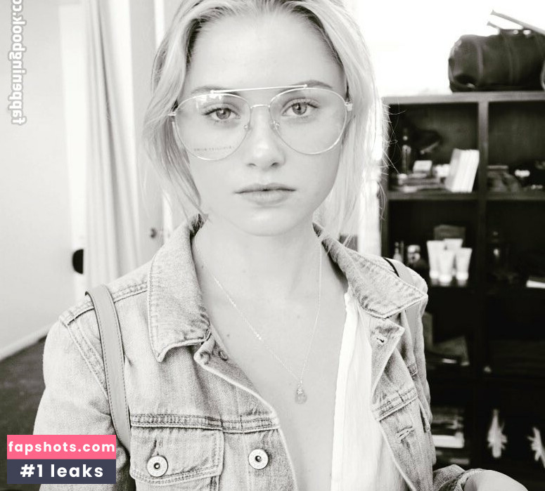 Virginia Gardner gallery photo #56