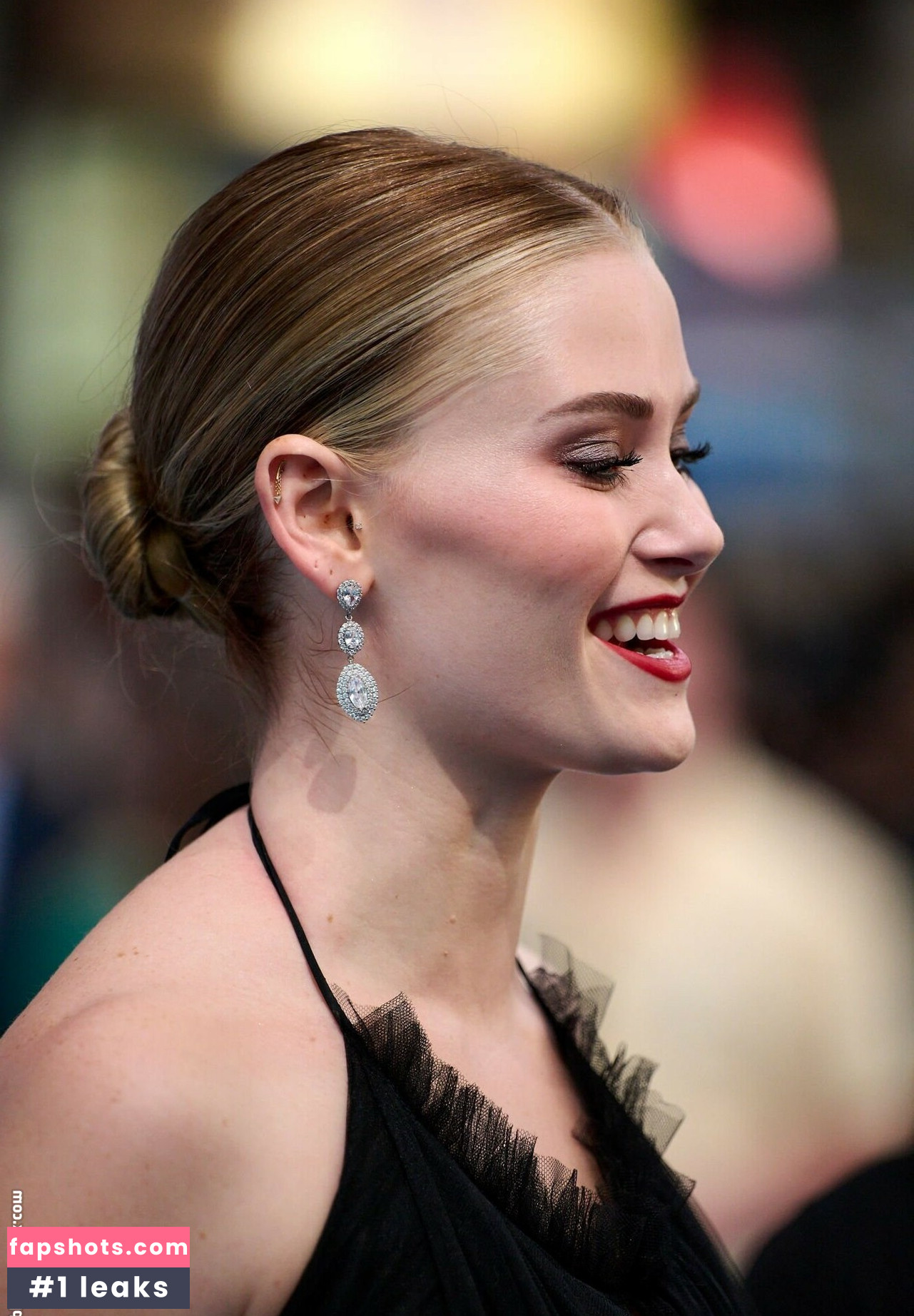 Virginia Gardner gallery photo #61