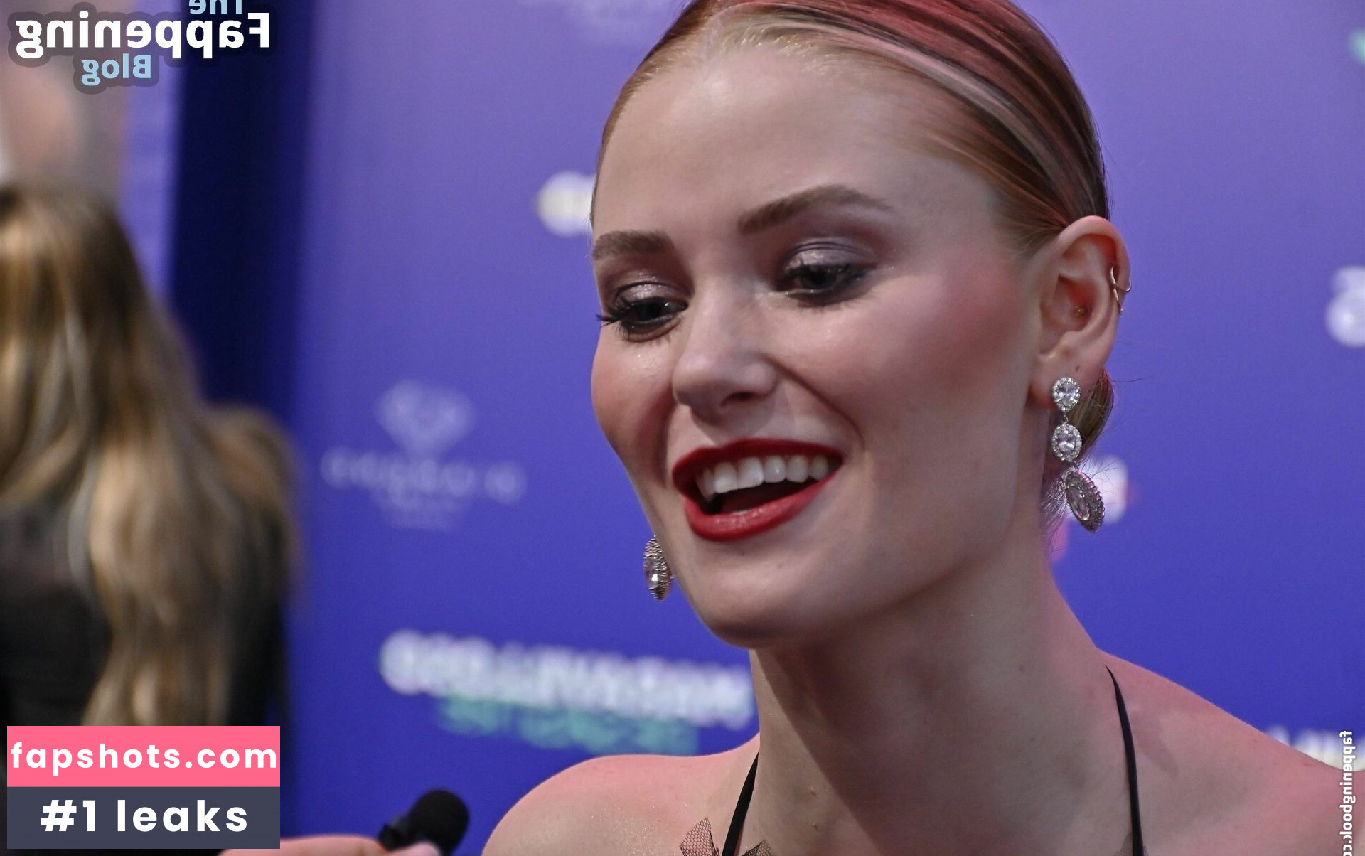 Virginia Gardner gallery photo #81