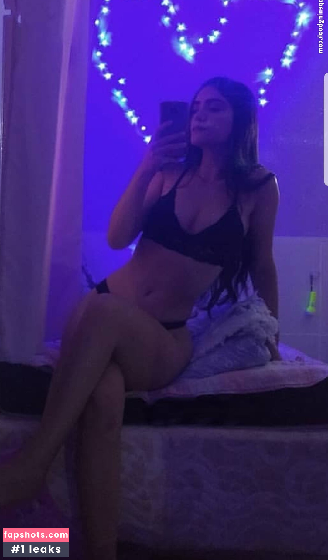 Vitoria Asmr gallery photo #10