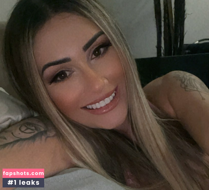 Vivi Marcon gallery photo #3