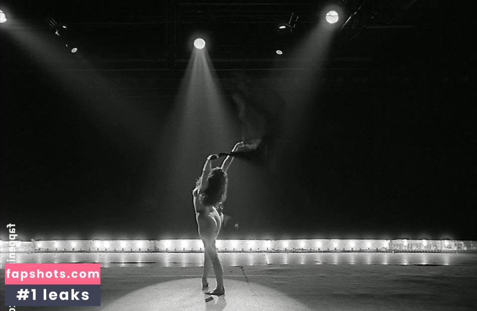 Vivian Pickles Nude Leaks OnlyFans Photos #4 - LeakJerk